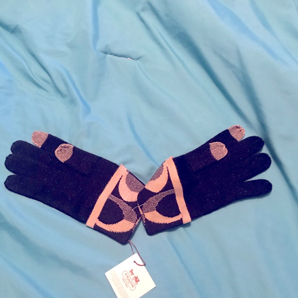 Coach Gloves brand new never worn.